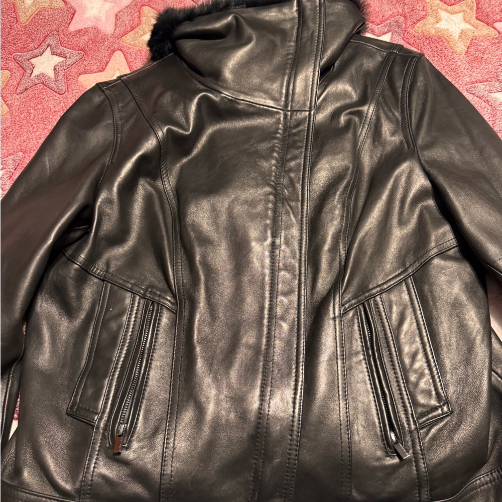 Women’s XXL leather jacket with rabbit fur  collar. Like new.